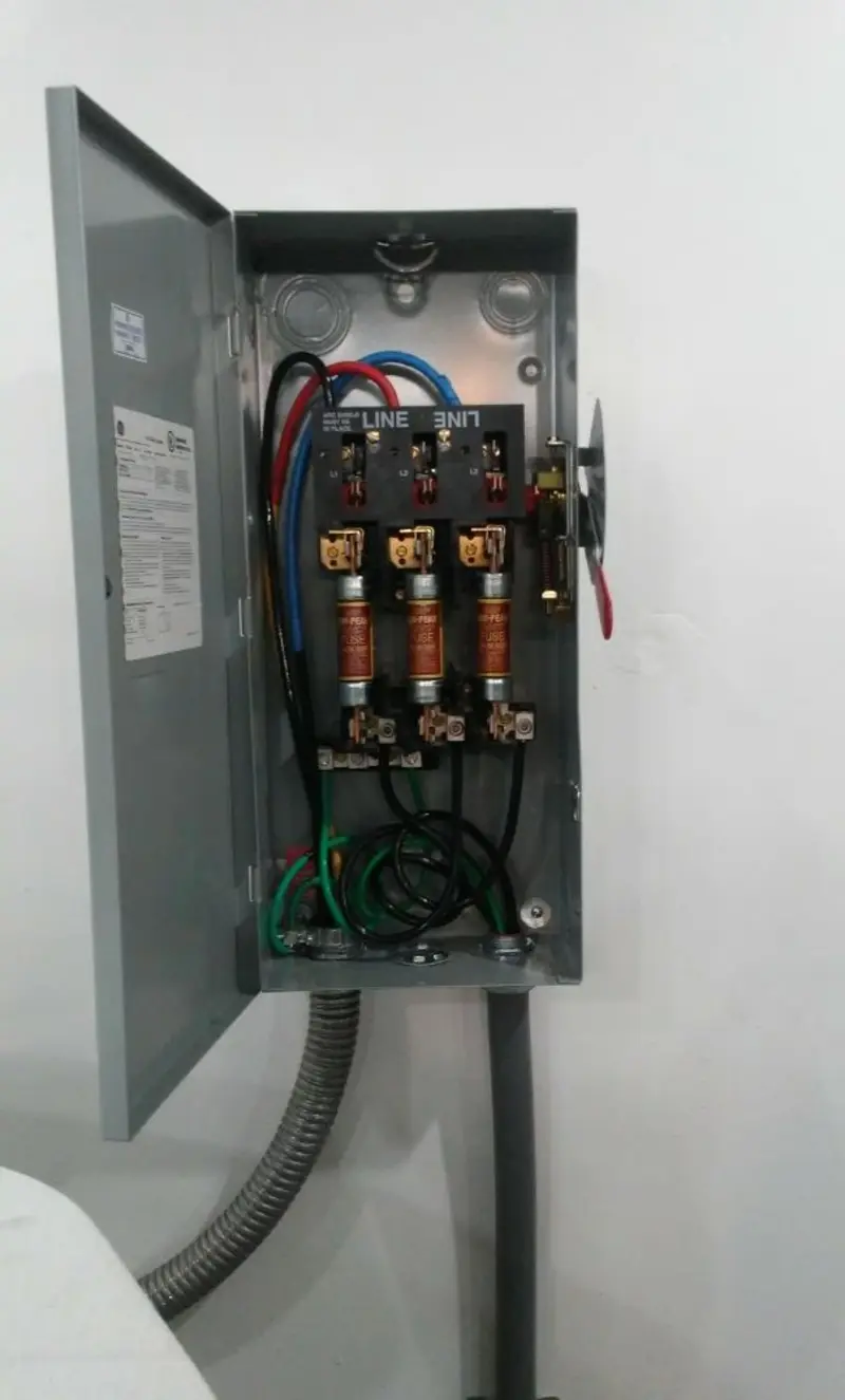 Three-phase disconnect switch installed for Smoke Detector Installation in Sun City